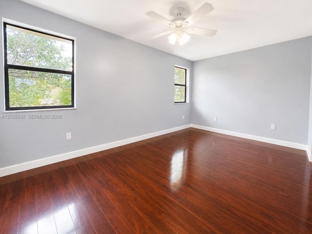 5476 Gate Lake Rd 5476, Tamarac, FL 33319