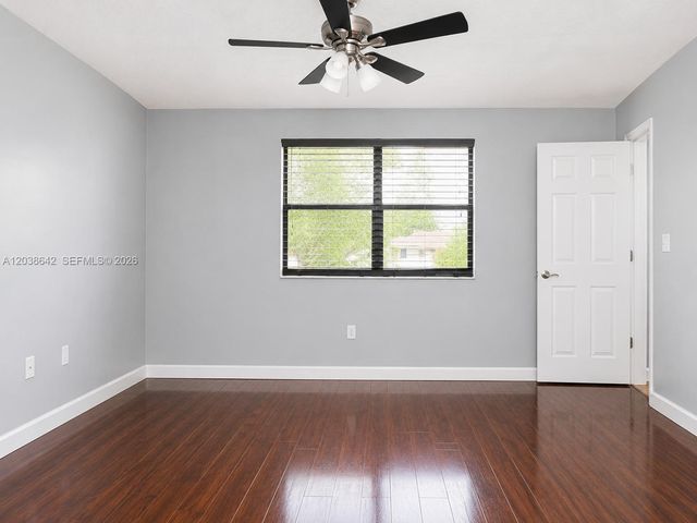 5476 Gate Lake Rd 5476, Tamarac, FL 33319