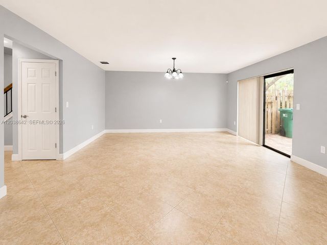 5476 Gate Lake Rd 5476, Tamarac, FL 33319