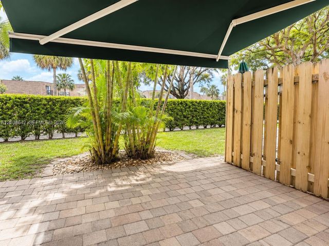 5476 Gate Lake Rd 5476, Tamarac, FL 33319