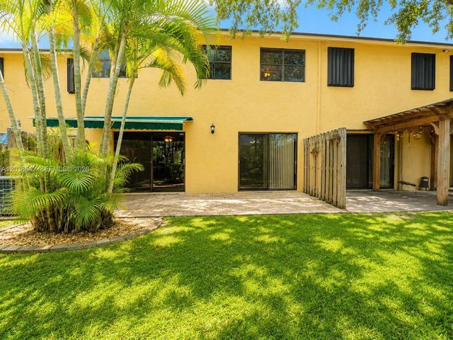 5476 Gate Lake Rd 5476, Tamarac, FL 33319