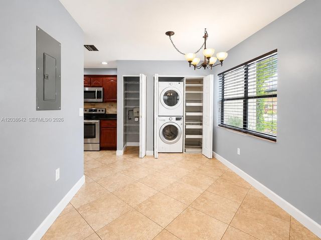 5476 Gate Lake Rd 5476, Tamarac, FL 33319