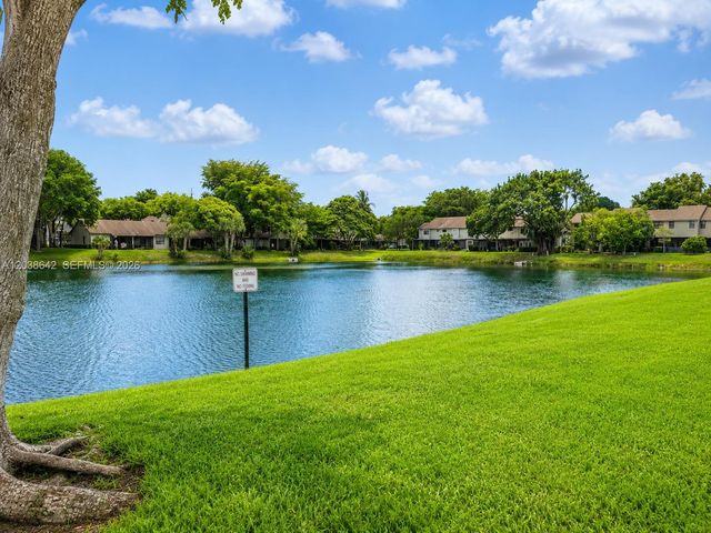 5476 Gate Lake Rd 5476, Tamarac, FL 33319