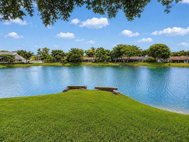 5476 Gate Lake Rd 5476, Tamarac, FL 33319