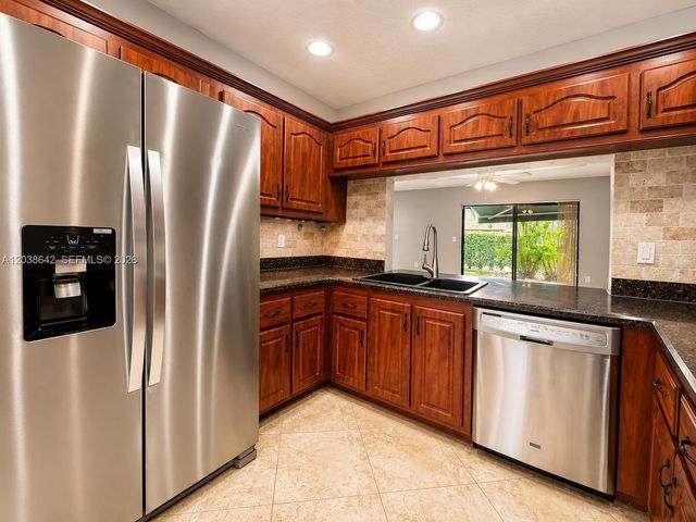 5476 Gate Lake Rd 5476, Tamarac, FL 33319