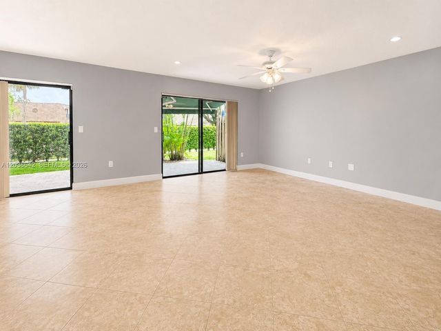 5476 Gate Lake Rd 5476, Tamarac, FL 33319