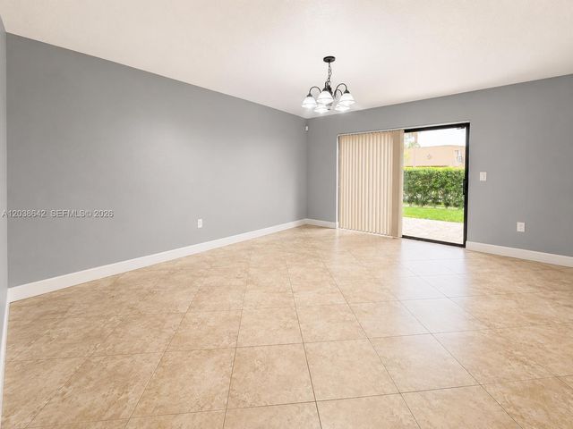 5476 Gate Lake Rd 5476, Tamarac, FL 33319