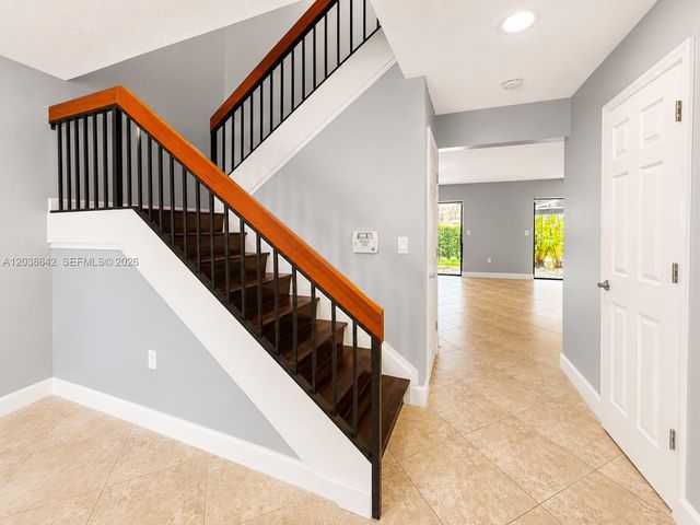 5476 Gate Lake Rd 5476, Tamarac, FL 33319