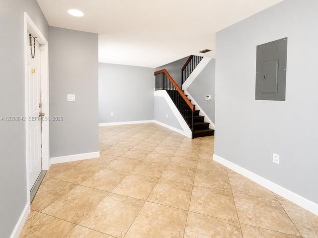 5476 Gate Lake Rd 5476, Tamarac, FL 33319