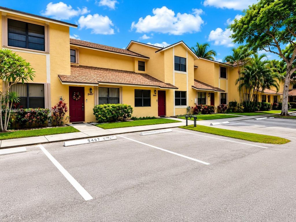 5476 Gate Lake Rd 5476, Tamarac, FL 33319