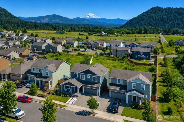 516 Petersen Drive E, Enumclaw, WA 98022