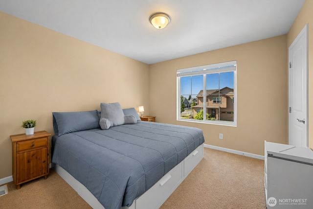 516 Petersen Drive E, Enumclaw, WA 98022