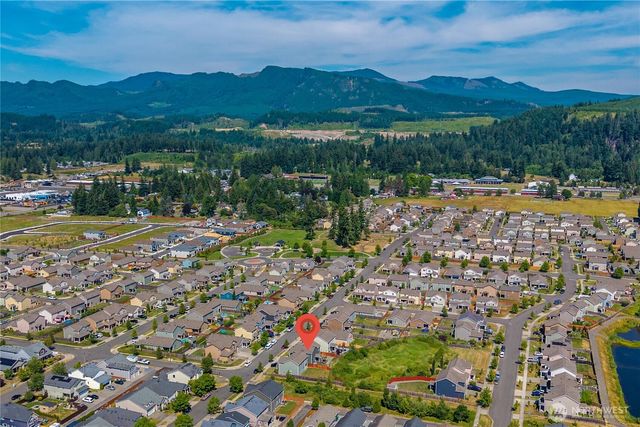 516 Petersen Drive E, Enumclaw, WA 98022