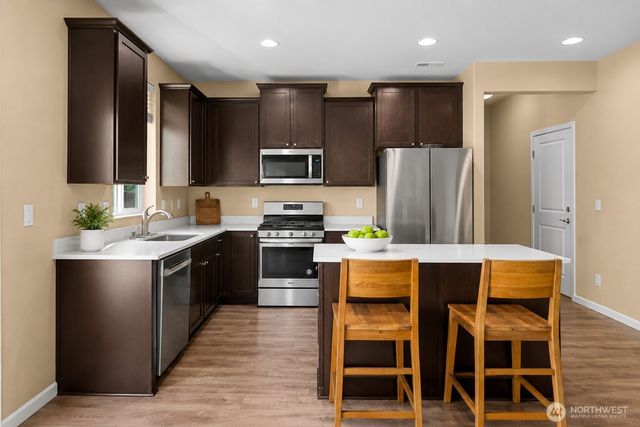516 Petersen Drive E, Enumclaw, WA 98022