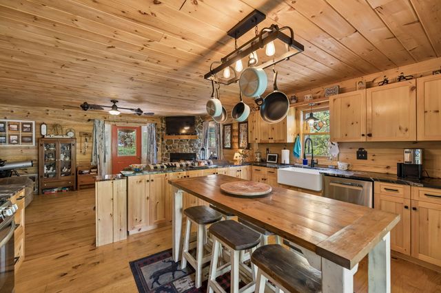 1532 Turkey Creek Road, Tellico Plains, TN 37385