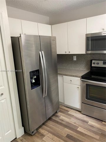 14117 N Forest Oak Cir, Davie, FL 33325