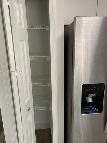 14117 N Forest Oak Cir, Davie, FL 33325