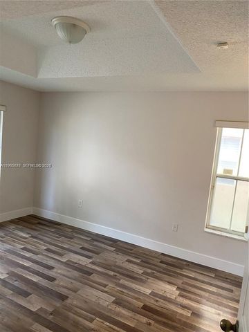 14117 N Forest Oak Cir, Davie, FL 33325