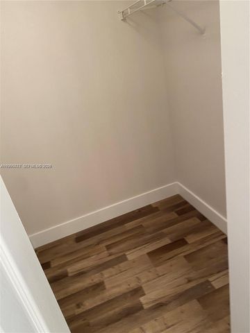 14117 N Forest Oak Cir, Davie, FL 33325