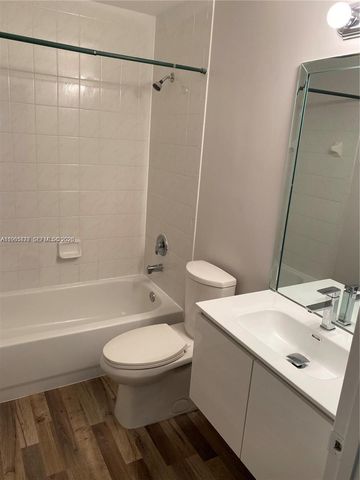 14117 N Forest Oak Cir, Davie, FL 33325