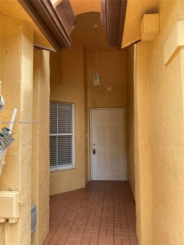 14117 N Forest Oak Cir, Davie, FL 33325