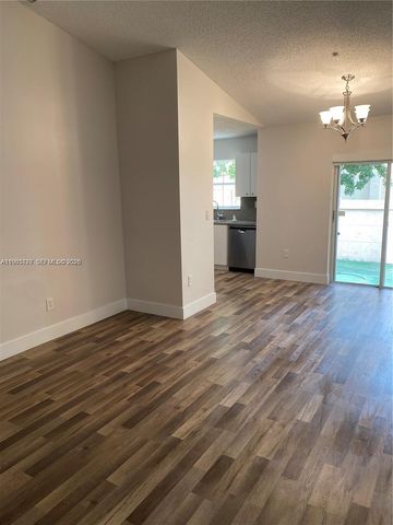 14117 N Forest Oak Cir, Davie, FL 33325