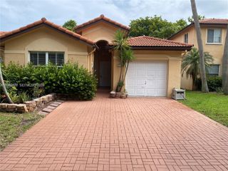 14117 N Forest Oak Cir, Davie, FL 33325