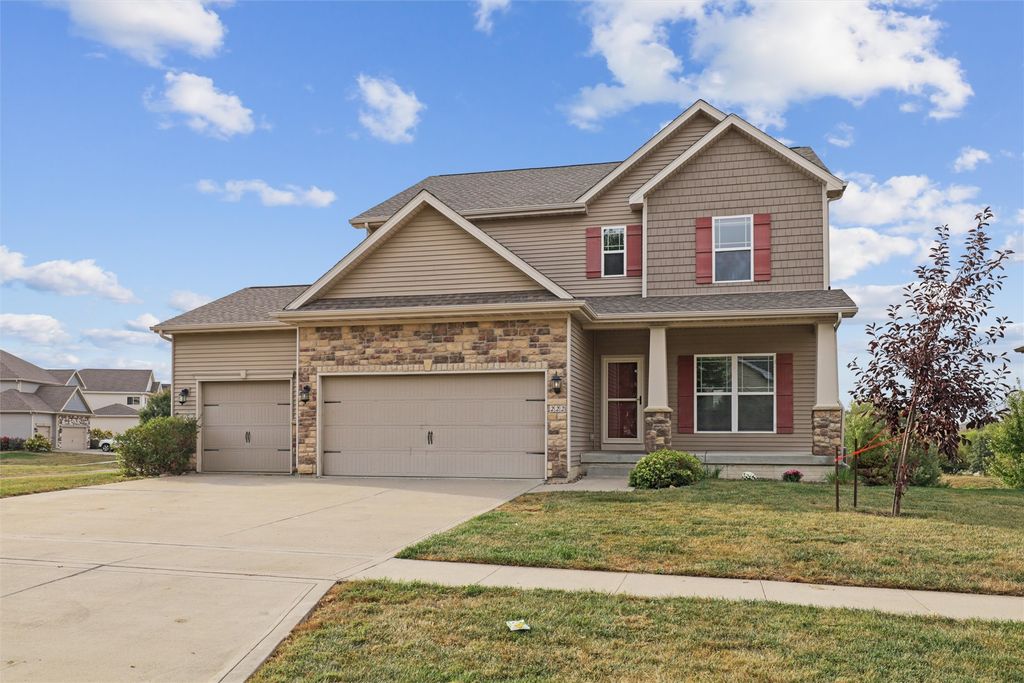 222 Bridgewood Drive, West Des Moines, IA 50266