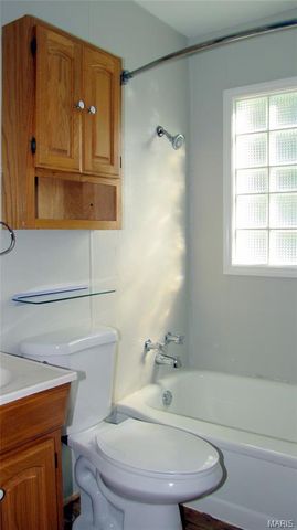 220 Du Bourg Lane, Florissant, MO 63031