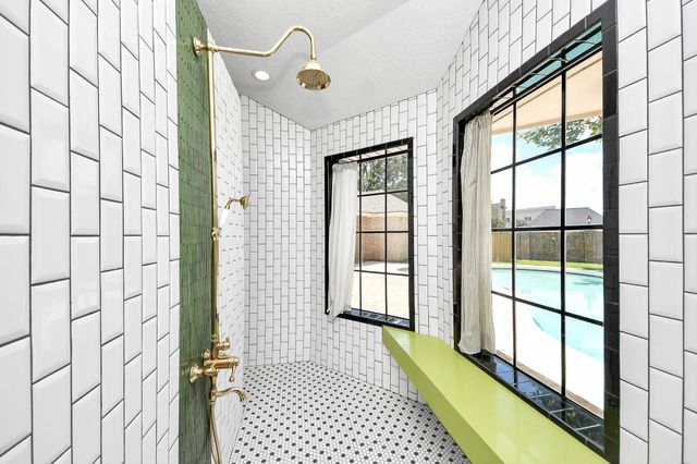 2310 Canterbury Court, Deer Park, TX 77536