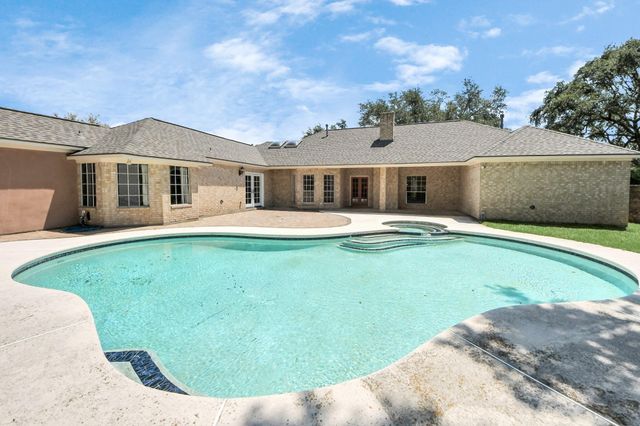 2310 Canterbury Court, Deer Park, TX 77536