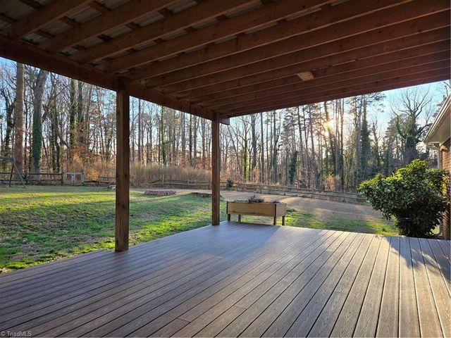 207 Buttercup Drive, Jamestown, NC 27282