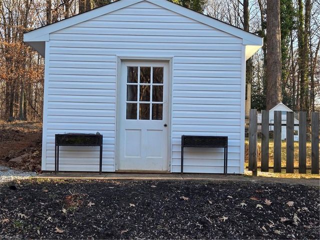 207 Buttercup Drive, Jamestown, NC 27282