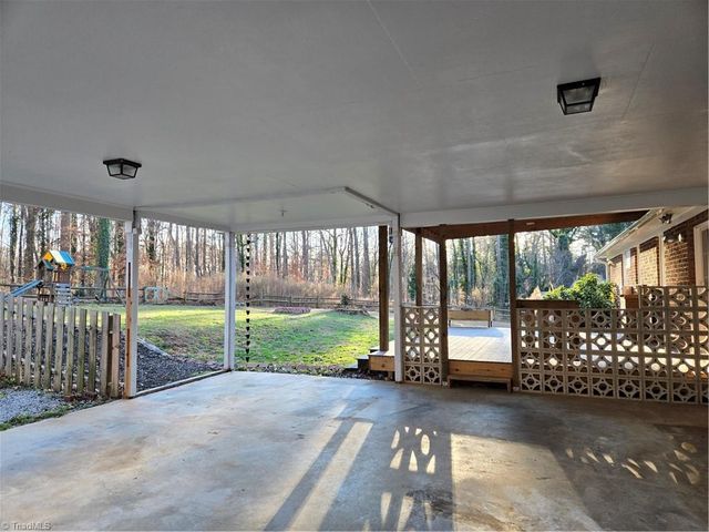 207 Buttercup Drive, Jamestown, NC 27282