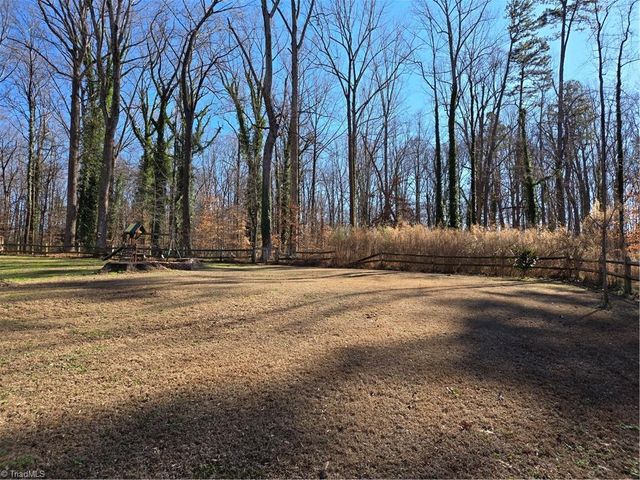 207 Buttercup Drive, Jamestown, NC 27282