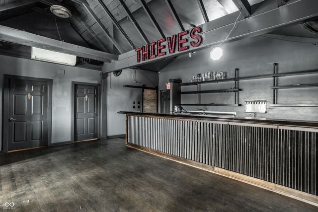 915 Broad Ripple Avenue, Indianapolis, IN 46220