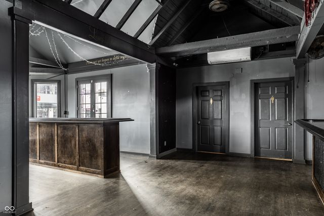 915 Broad Ripple Avenue, Indianapolis, IN 46220