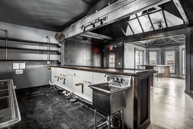 915 Broad Ripple Avenue, Indianapolis, IN 46220