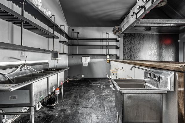 915 Broad Ripple Avenue, Indianapolis, IN 46220