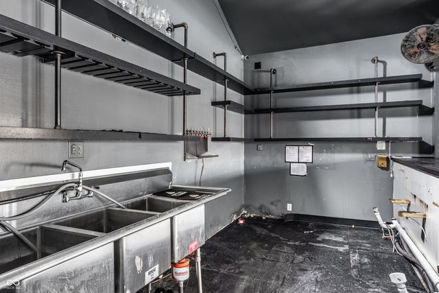 915 Broad Ripple Avenue, Indianapolis, IN 46220