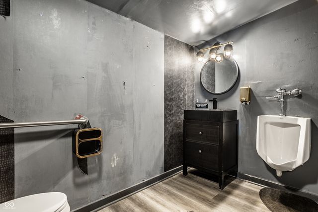 915 Broad Ripple Avenue, Indianapolis, IN 46220