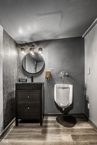 915 Broad Ripple Avenue, Indianapolis, IN 46220