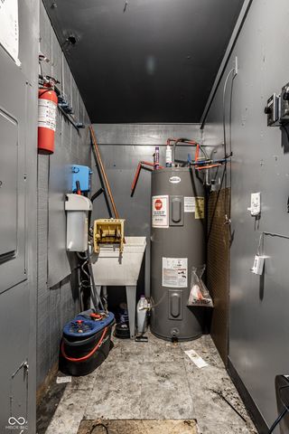 915 Broad Ripple Avenue, Indianapolis, IN 46220