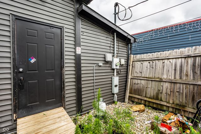 915 Broad Ripple Avenue, Indianapolis, IN 46220