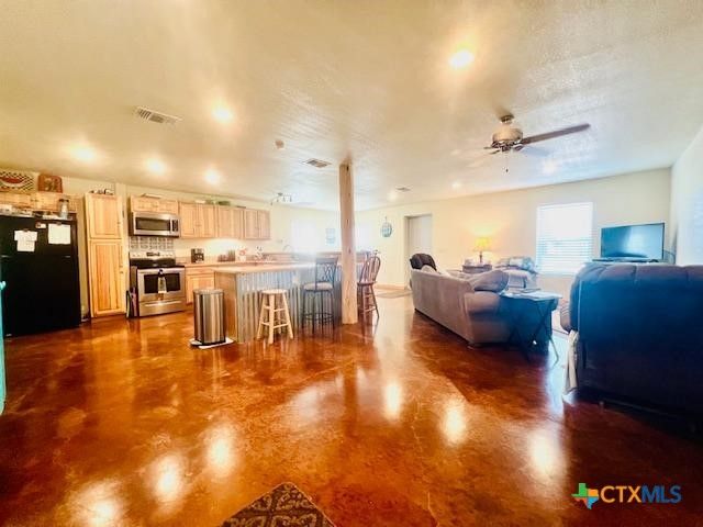 76 Coastal Oaks Loop, Port O'connor, TX 77982