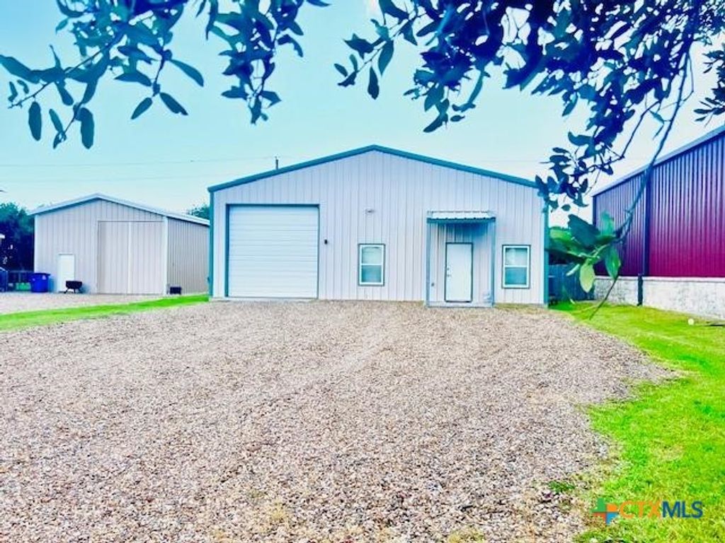 76 Coastal Oaks Loop, Port O'connor, TX 77982