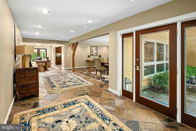 310 HUNTERS FARM RD, Henryville, PA 18332