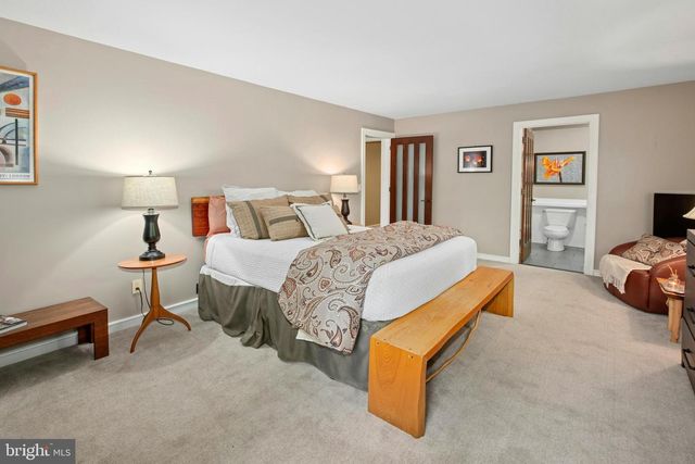 310 HUNTERS FARM RD, Henryville, PA 18332