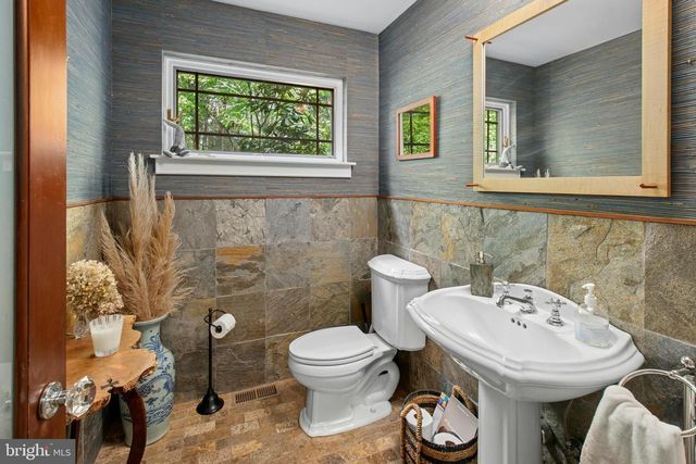 310 HUNTERS FARM RD, Henryville, PA 18332