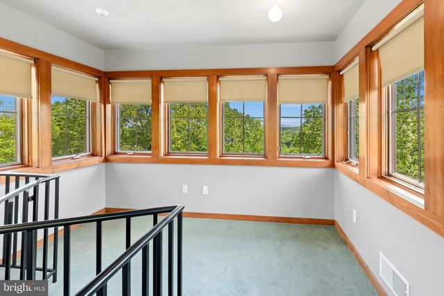 310 HUNTERS FARM RD, Henryville, PA 18332